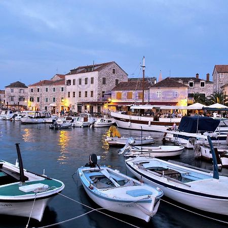 Appartamento House At The Seafront Stari Grad  Esterno foto