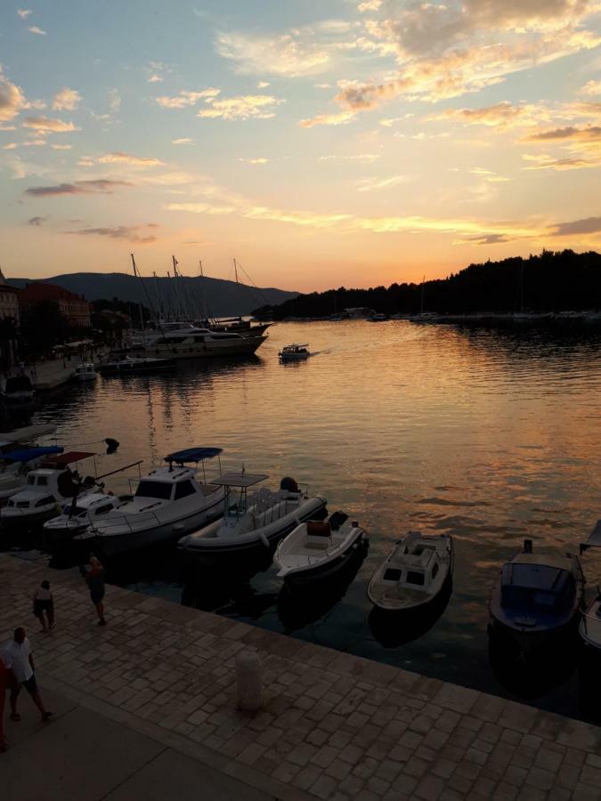 Appartamento House At The Seafront Stari Grad  Esterno foto