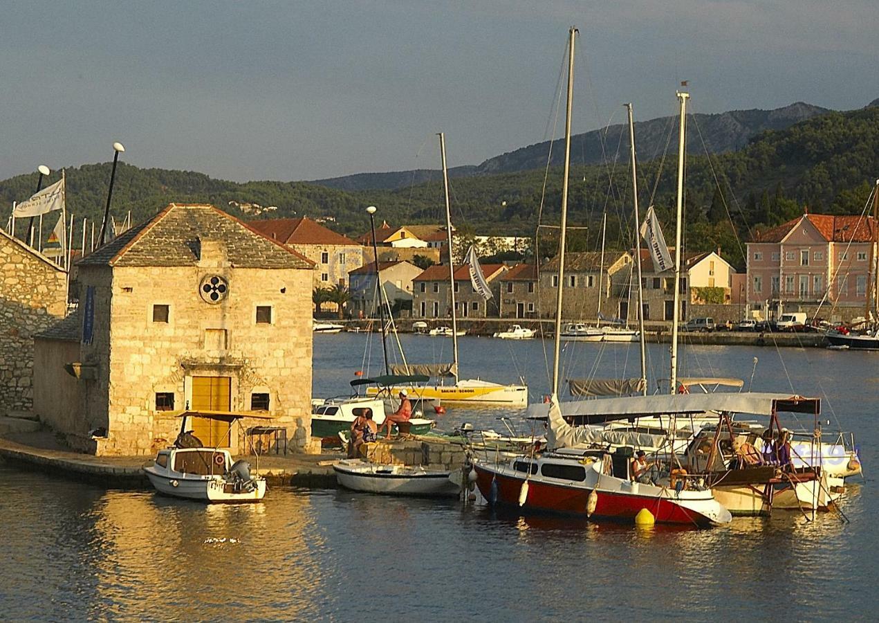 Appartamento House At The Seafront Stari Grad  Esterno foto