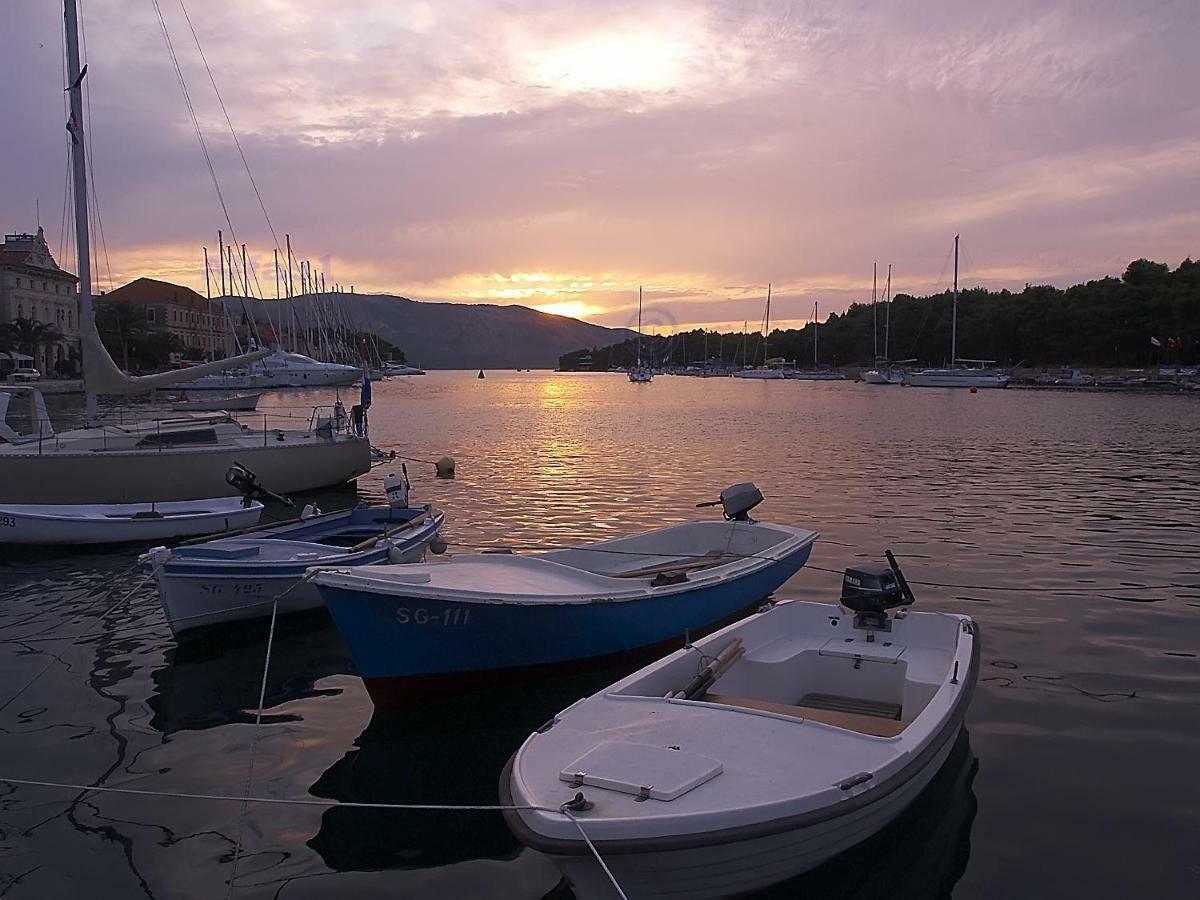 Appartamento House At The Seafront Stari Grad  Esterno foto