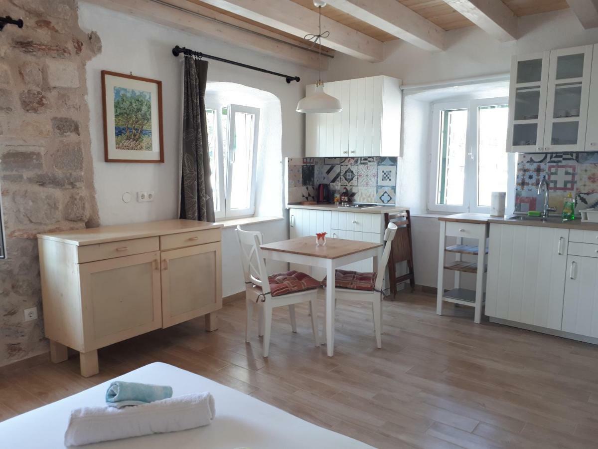 Appartamento House At The Seafront Stari Grad  Esterno foto