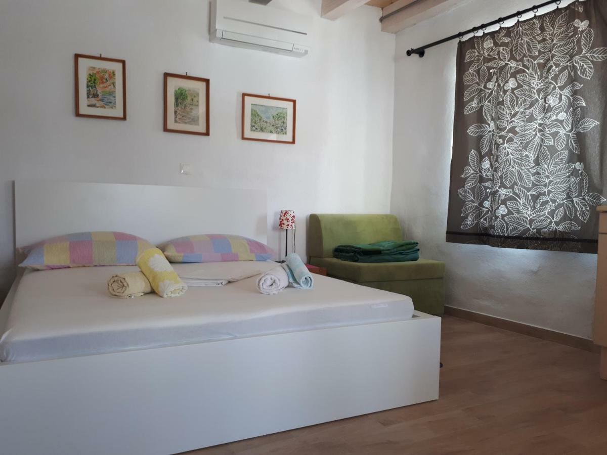 Appartamento House At The Seafront Stari Grad  Esterno foto