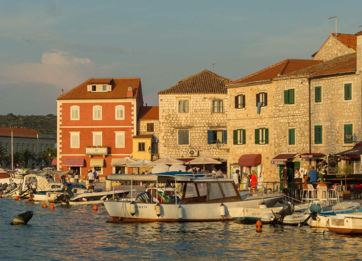 Appartamento House At The Seafront Stari Grad  Esterno foto